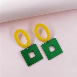 🔴 SOLD!! Geometric Lightweight Drop Earrings